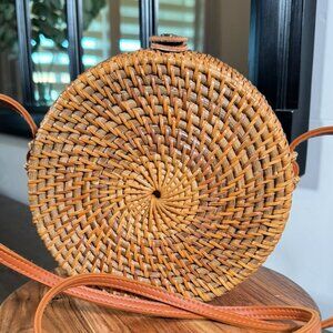 Chic Handwoven Round Rattan Bali Bag — Boho Crossbody Purse